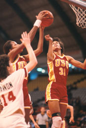 cjphotos-cheryl-miller-1985-260 Yes, this the legendary Cheryl Miller is the player on the right.