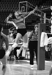 WVB 841117-1N-10 A stylin' spike from Terp Laura Rogers